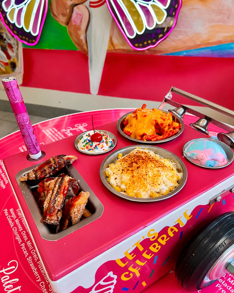 Treats served from the La Michoacana Premium Oak Lawn cart.