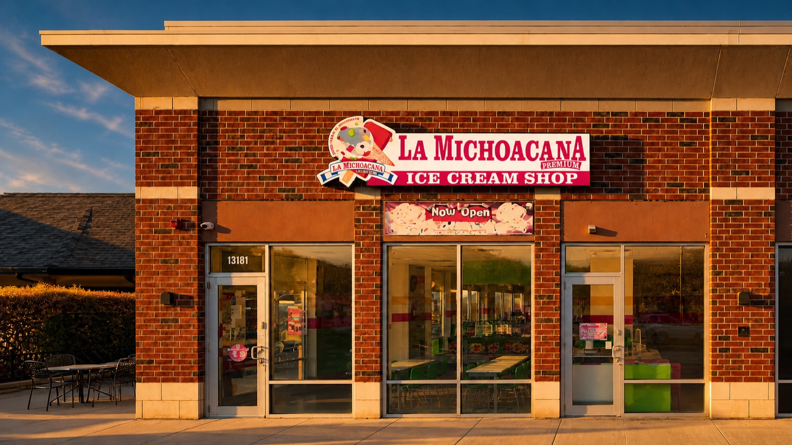 La Michoacana Premium Oak Lawn signage.